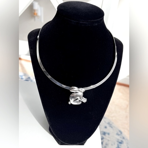 Elegant Silver Tone Rabbit Pendant Choker Necklace - Picture 10 of 12